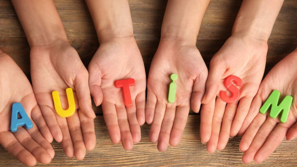 Adultos Jóvenes con Autismo en la Universidad: 4 Estrategias para el Éxito
