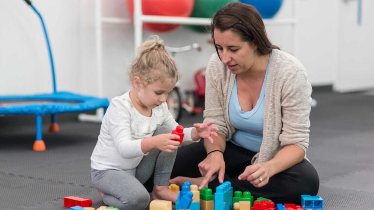 El Autismo y la Terapia Ocupacional: 7 Beneficios para Impulsar la Confianza y la Adaptación