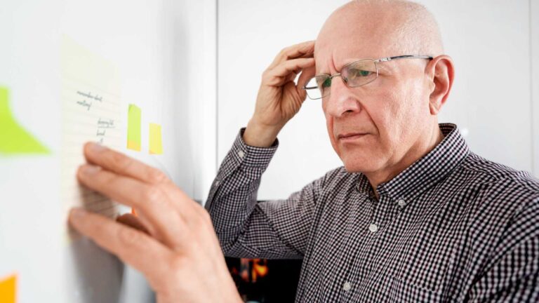 Demencia en Adultos con Autismo: 5 Consejos para Cuidar tu Salud Cognitiva