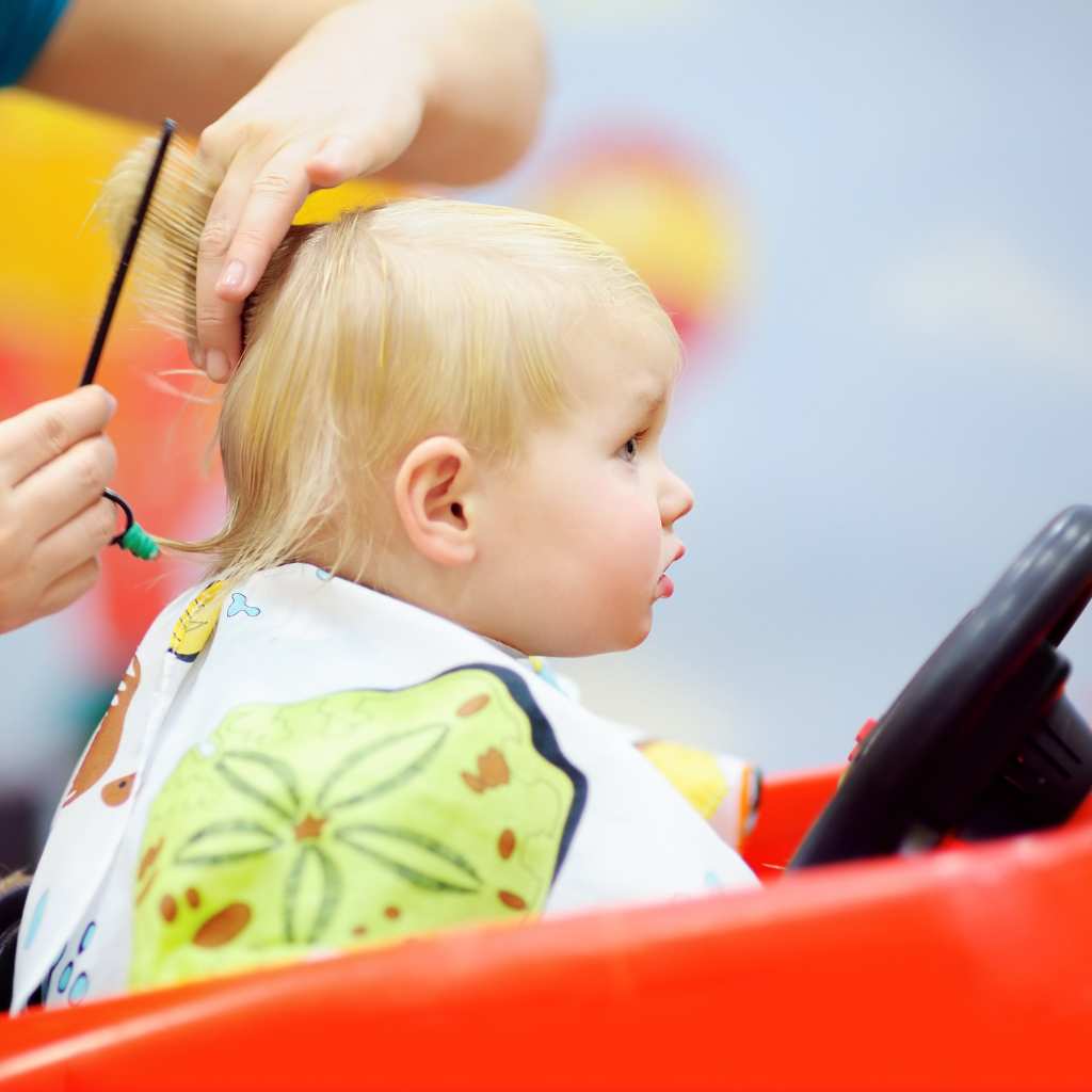 Comprendiendo los Cortes de Cabello en Individuos con Autismo: Guía para las Familias